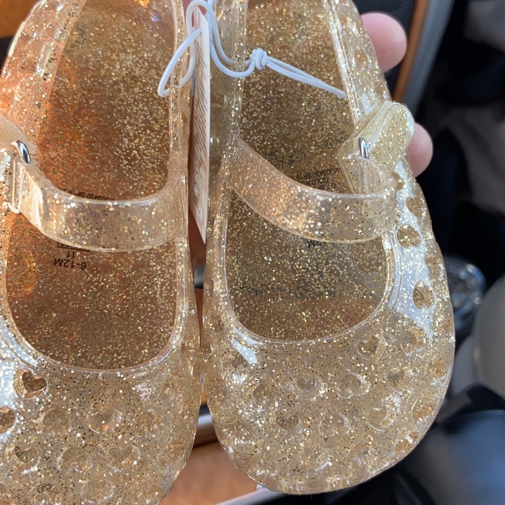 Old navy sandals 0 to 3 months